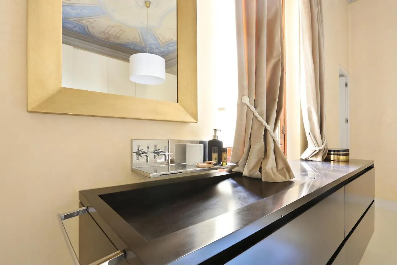 Apartment Luxury Suite With Amazing Terrace In Florence-Hosted By Sweetstay